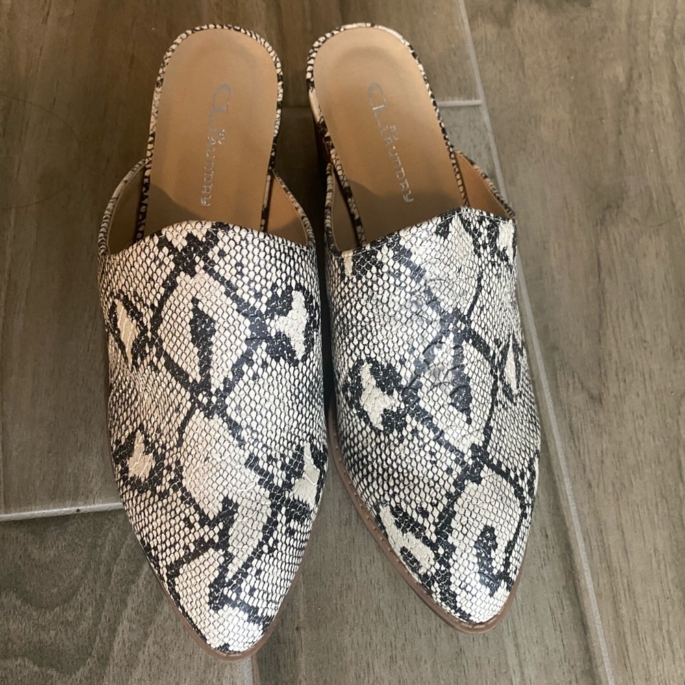 Snake skin mule